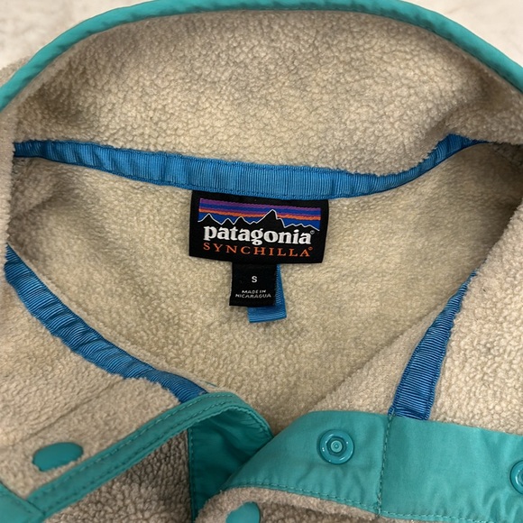Patagonia  Women's Lightweight Synchilla Snap-T Fleece Pullover - Picture 3 of 5